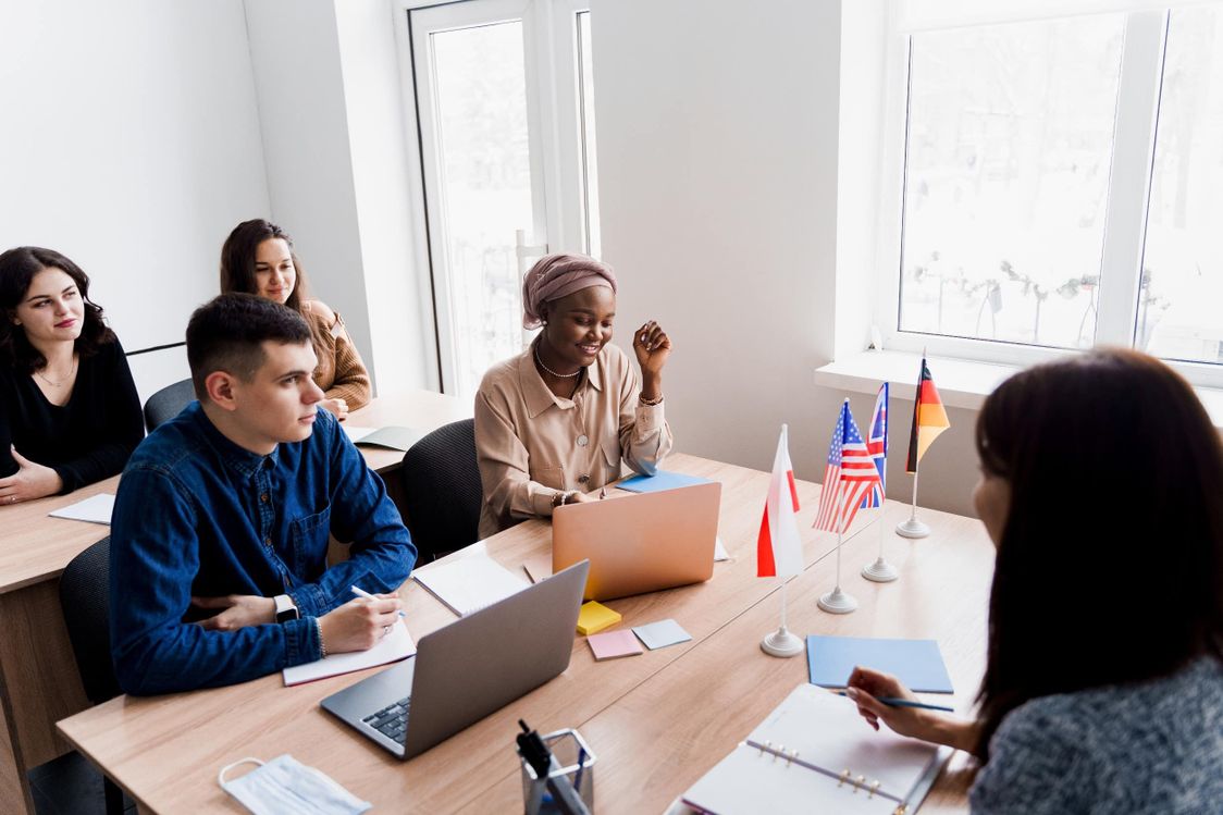 CALEDONIA-ENGLISH-CENTRE_estudiantes-adultos